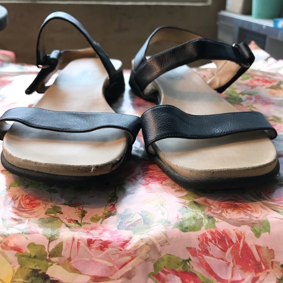 Ladies Size 10, Navy Sandals - Picture 3 of 8